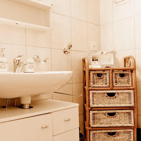 Casa Leyian - Free Parking Apartment Brissago